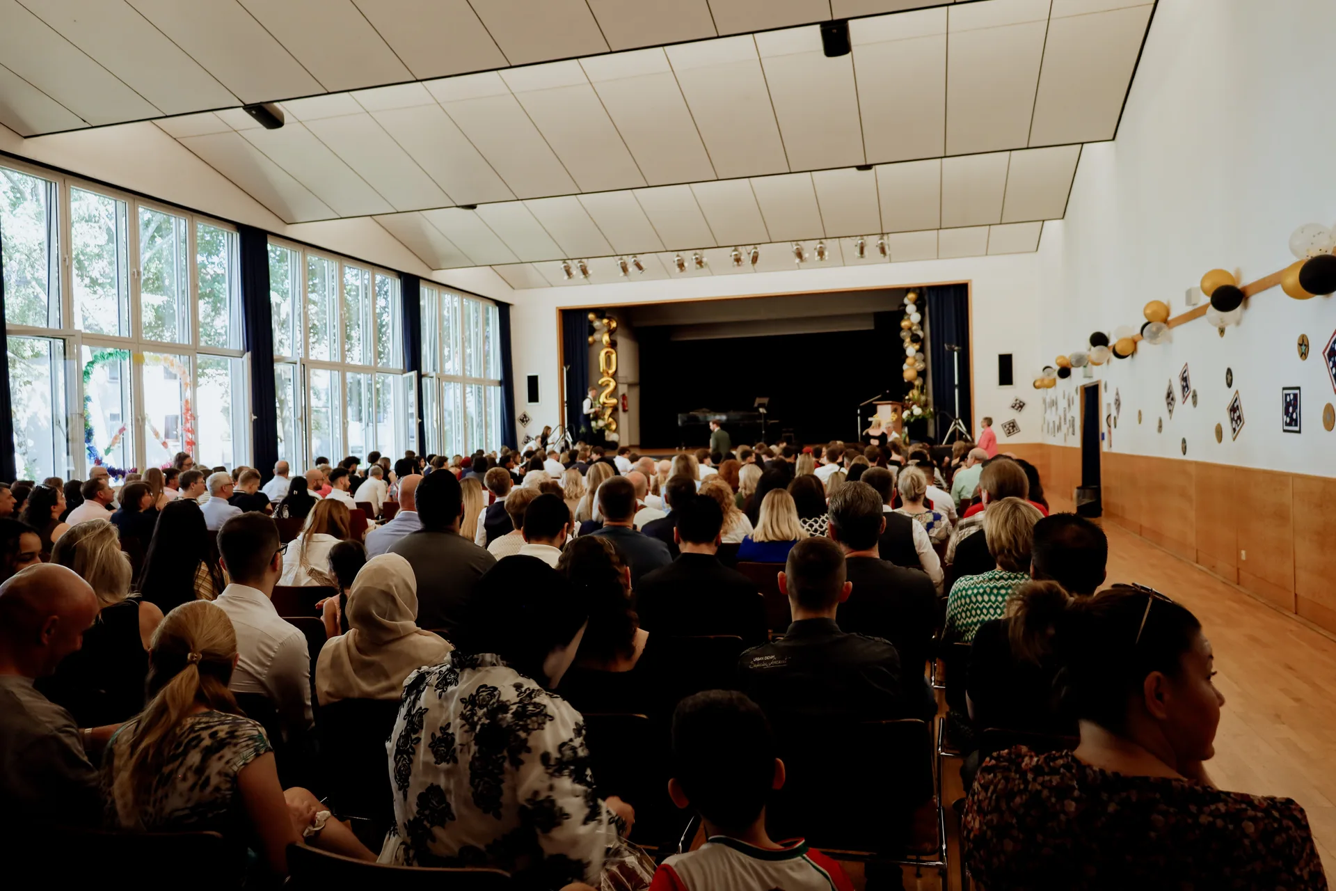Aula voll besetzt.jpg