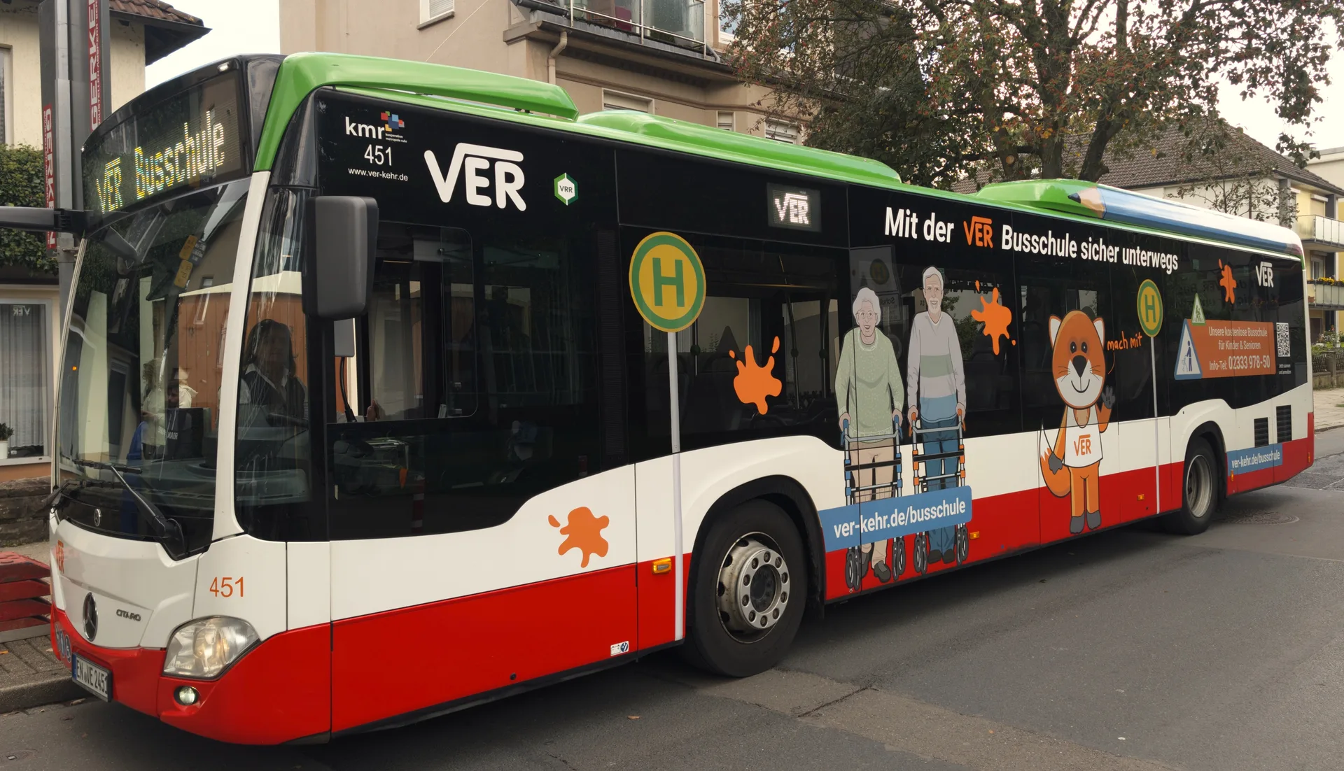 Besuch der 5. Klassen bei der Busschule